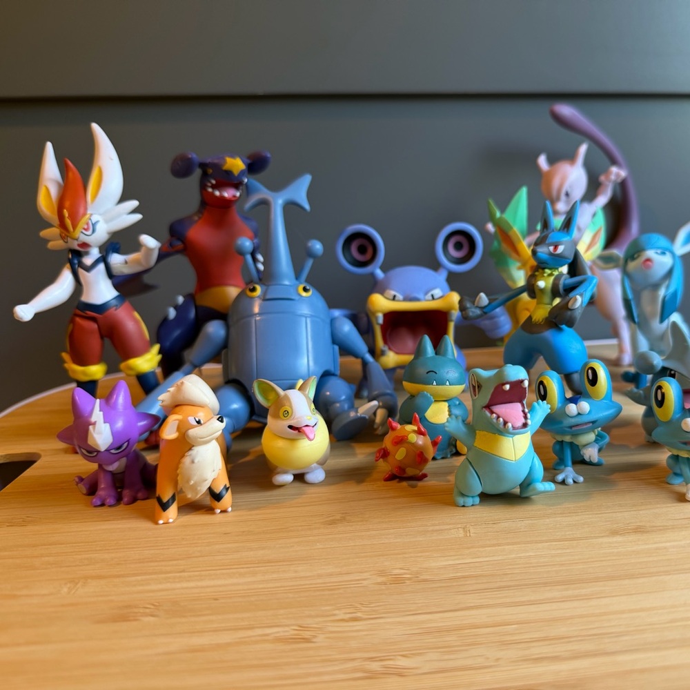 Pokémon Assorted Mini Figure Set